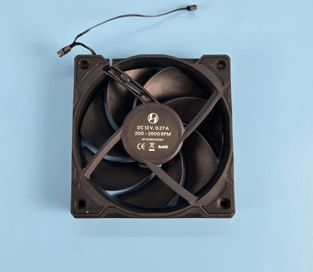 Lian Li GA-II Lite 360 Performance: An All rounder Liquid Cooler 19 Lian Li GA II Lite 360 Performance Fan 2