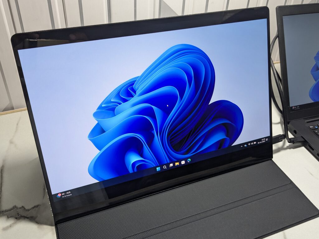 UPERFECT UColor O2 review: Amazing OLED screen in a slim design 11 UPERFECT UColor O2 OLED Portable Gaming Monitor 19