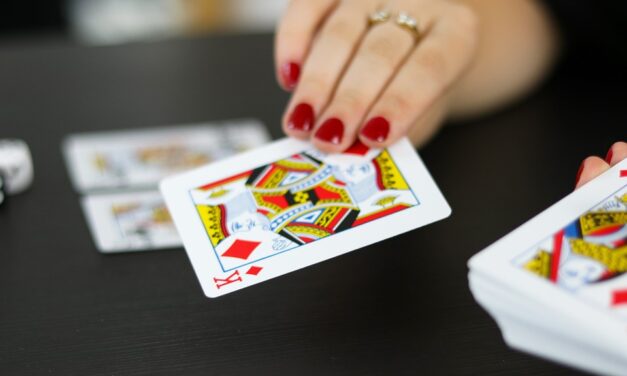 How the Simplicity of Baccarat Reflects Smart Game Design Principles in Digital Environments