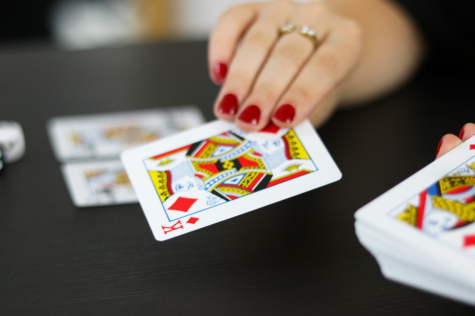 How the Simplicity of Baccarat Reflects Smart Game Design Principles in Digital Environments