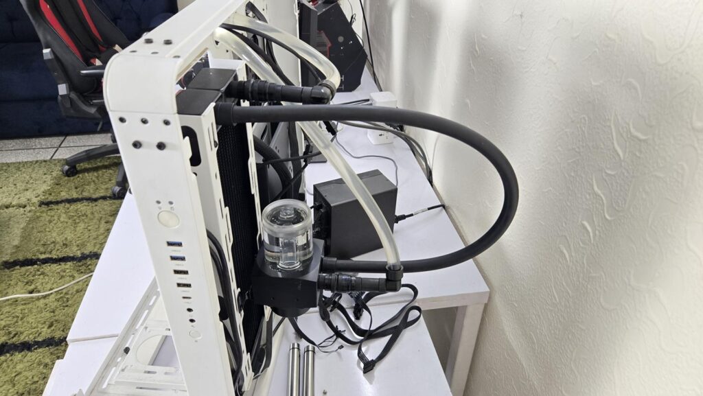 EK-Quantum Velocity3 Plexi - CPU Water Block Review 25 EK Quantum Velocity3 1700 1851 AM5 Plexi Test Setup Loop