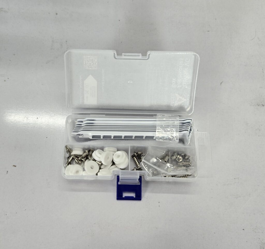 ARCTIC Xtender VG White Case Review: One Case to Rule them All! 4 ARCTIC Xtender VG White Accessory Box 2