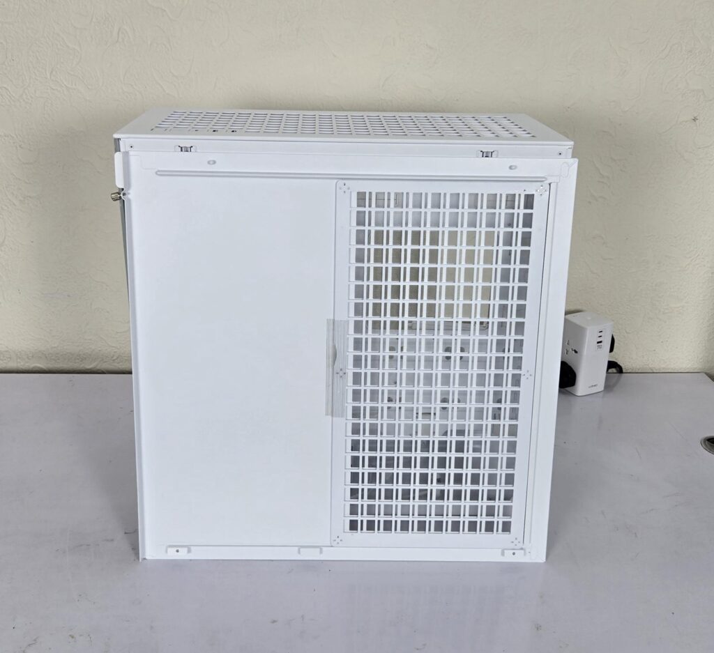 ARCTIC Xtender VG White Case Review: One Case to Rule them All! 34 ARCTIC Xtender VG White Backside View 2