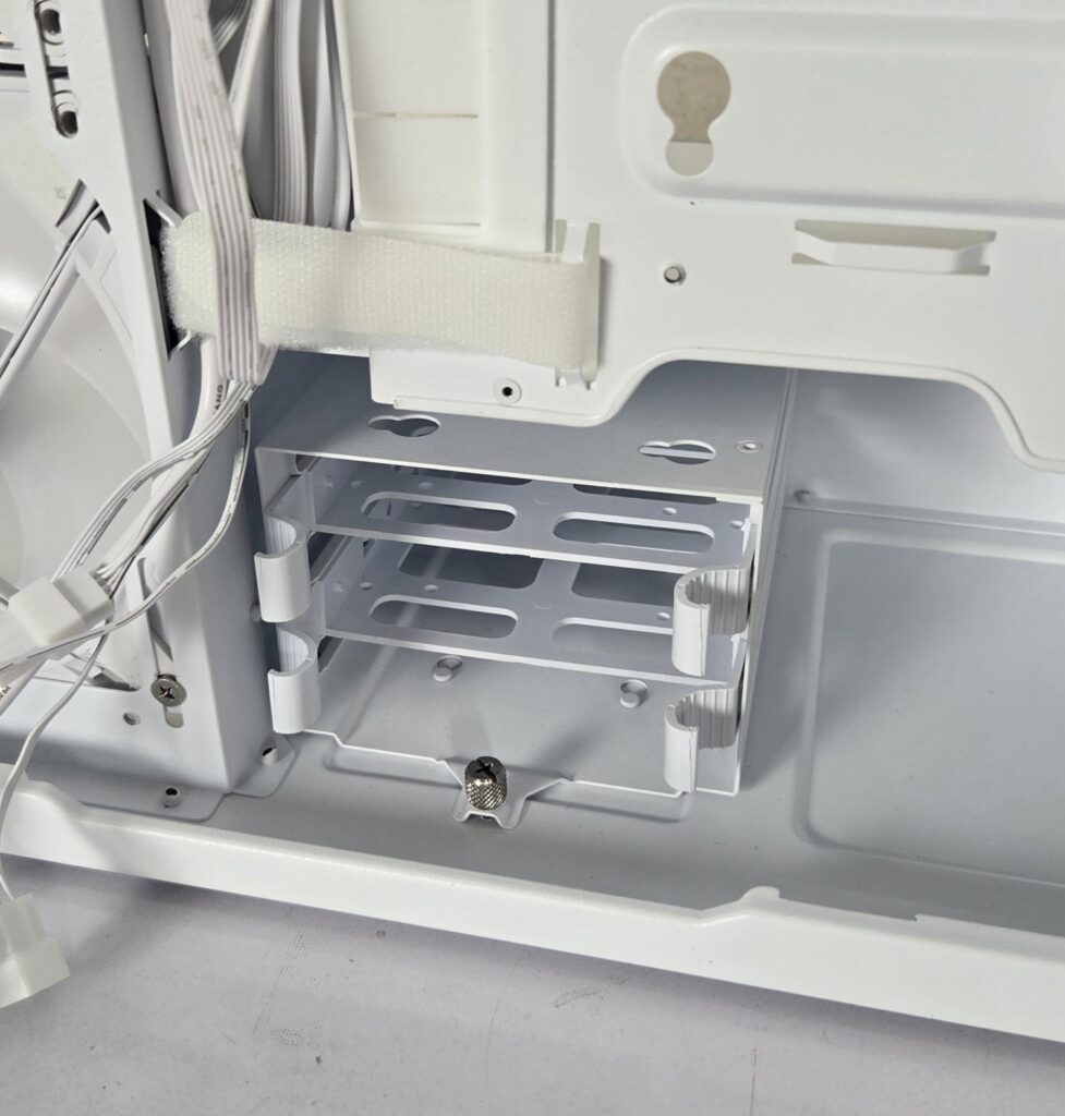 ARCTIC Xtender VG White Case Review: One Case to Rule them All! 38 ARCTIC Xtender VG White Backside View 6