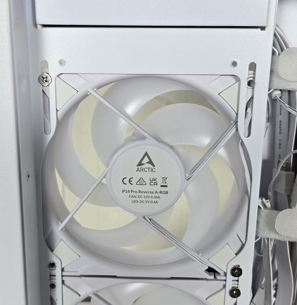 ARCTIC Xtender VG White Case Review: One Case to Rule them All! 42 ARCTIC Xtender VG White Backside View 9