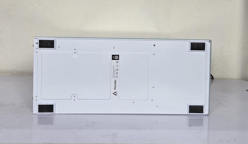 ARCTIC Xtender VG White Case Review: One Case to Rule them All! 14 ARCTIC Xtender VG White Bottom View