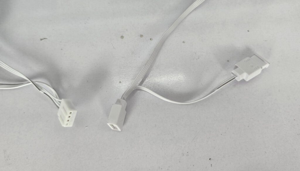 ARCTIC Xtender VG White Case Review: One Case to Rule them All! 46 ARCTIC Xtender VG White Cables 4