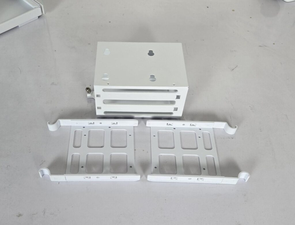 ARCTIC Xtender VG White Case Review: One Case to Rule them All! 39 ARCTIC Xtender VG White Drive Cage
