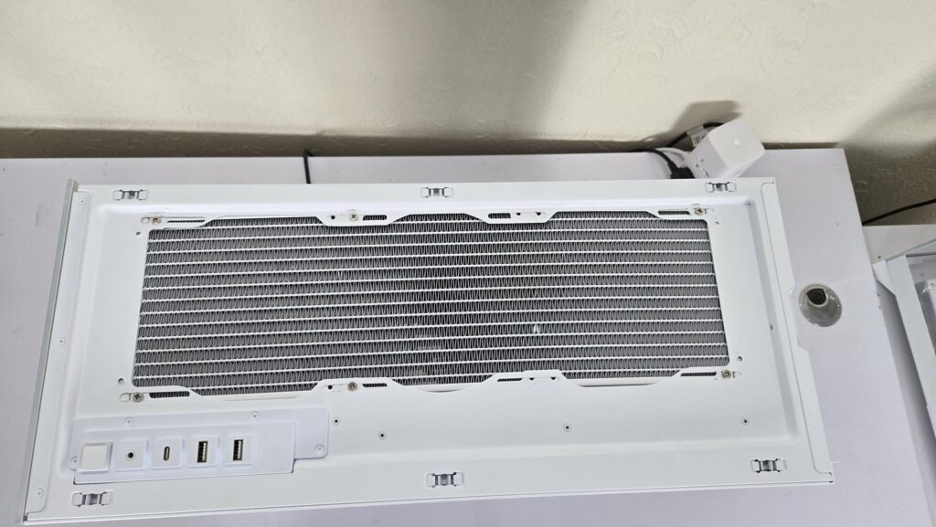 ARCTIC Xtender VG White Case Review: One Case to Rule them All! 53 ARCTIC Xtender VG White Installation 7