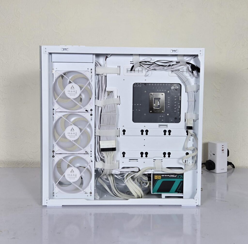 ARCTIC Xtender VG White Case Review: One Case to Rule them All! 54 ARCTIC Xtender VG White Installation 8