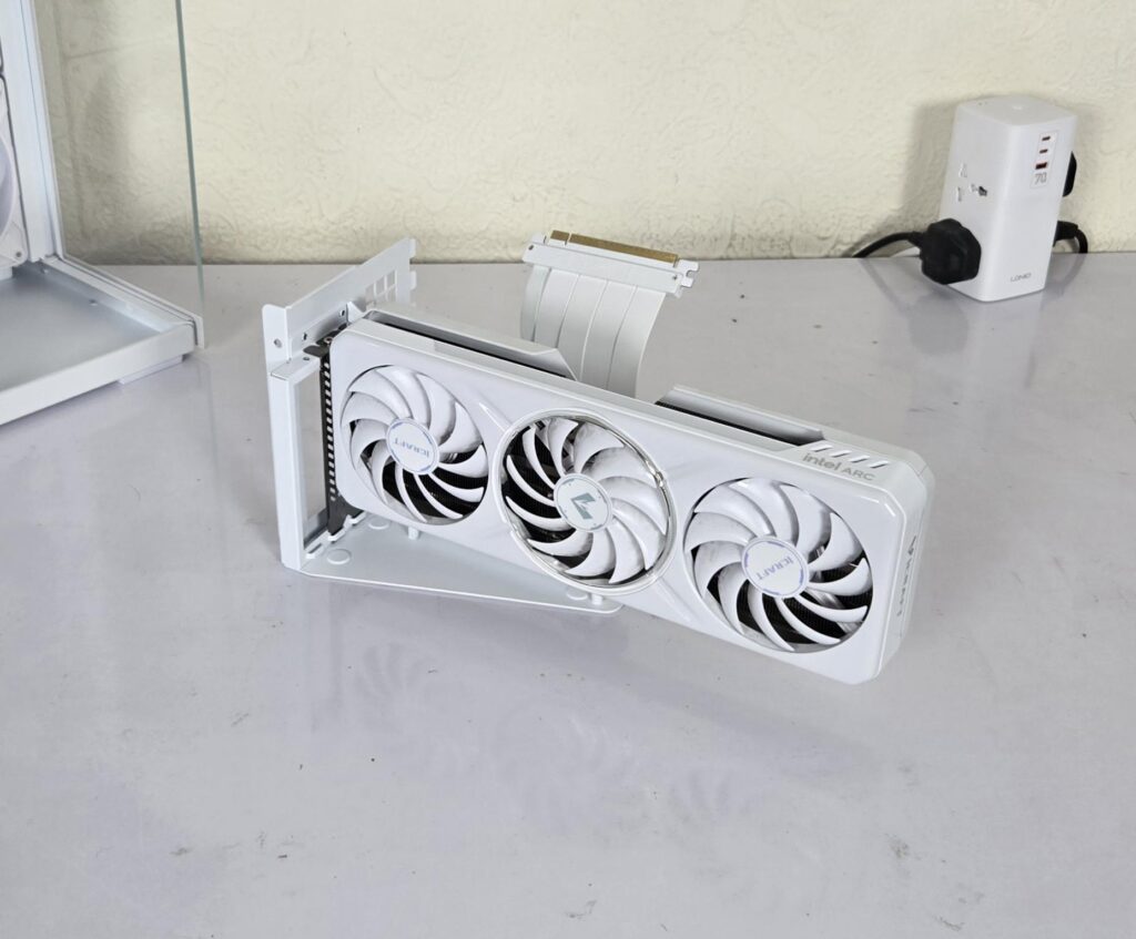 ARCTIC Xtender VG White Case Review: One Case to Rule them All! 26 ARCTIC Xtender VG White PCIe Bracket 4