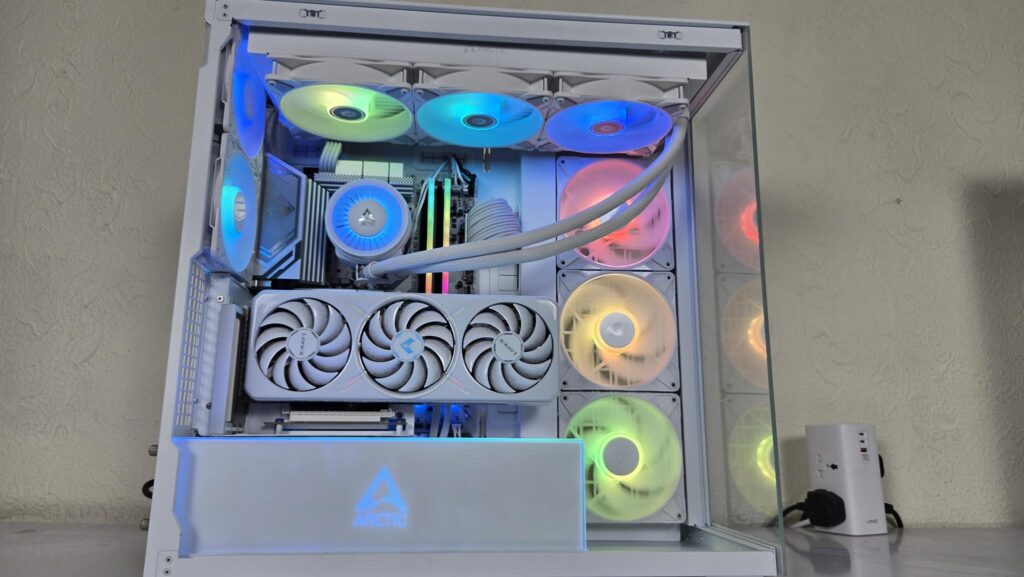 ARCTIC Xtender VG White Case Review: One Case to Rule them All! 55 ARCTIC Xtender VG White RGB 1