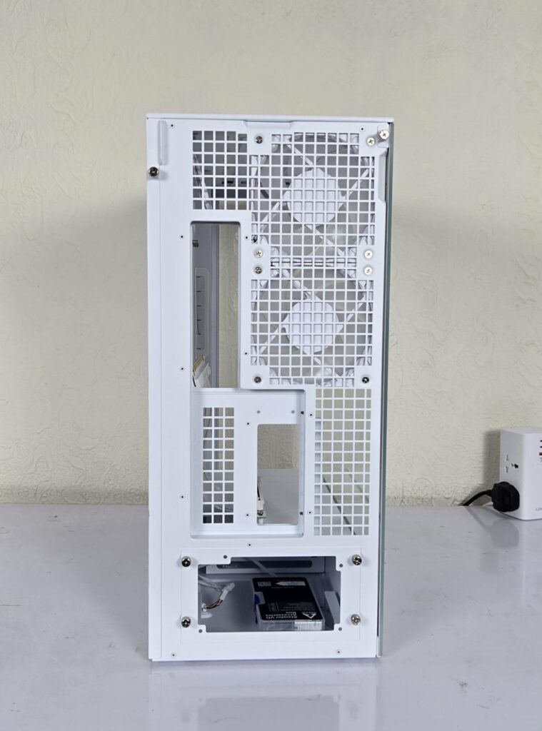 ARCTIC Xtender VG Bianco Case PC Torre Midi Con Vetro Panoramico - Supporto GPU Verticale, 5 Ventole A-RGB, Radiatore Fino A 420 Mm, E-ATX