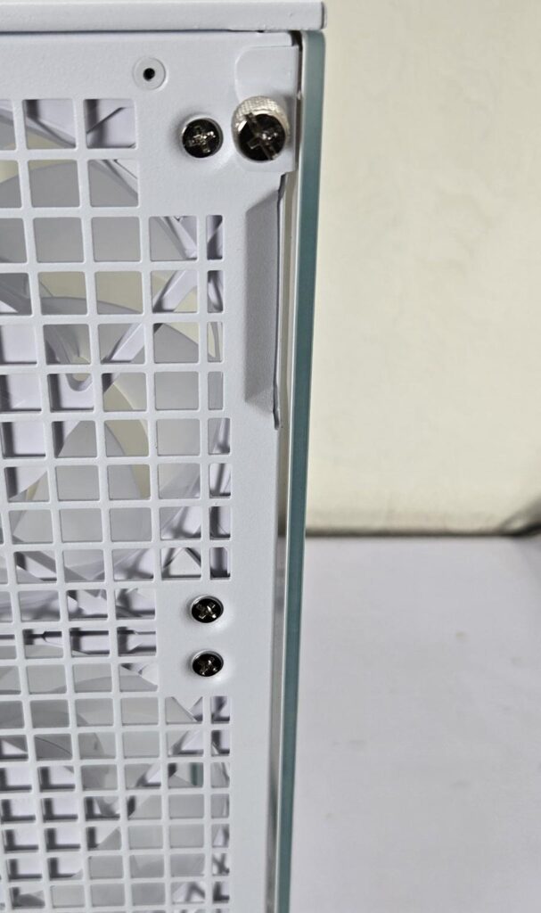 ARCTIC Xtender VG White Case Review: One Case to Rule them All! 13 ARCTIC Xtender VG White Rear View 2