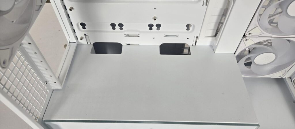 ARCTIC Xtender VG White Case Review: One Case to Rule them All! 30 ARCTIC Xtender VG White Side View 12