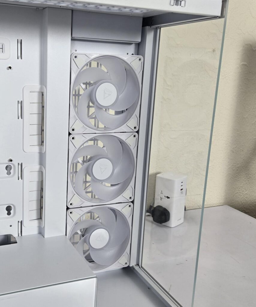 ARCTIC Xtender VG White Case Review: One Case to Rule them All! 17 ARCTIC Xtender VG White Side View 3