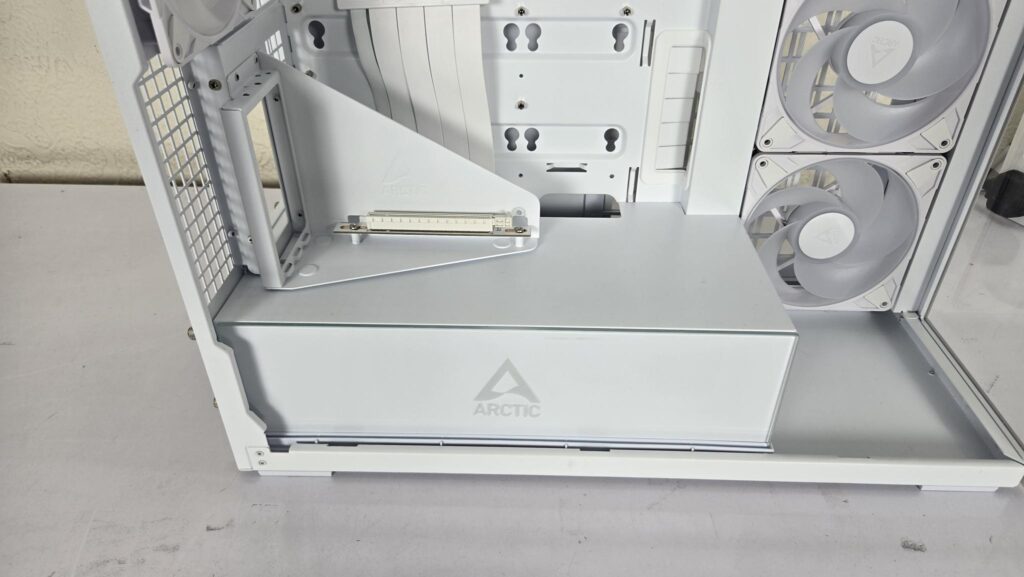 ARCTIC Xtender VG White Case Review: One Case to Rule them All! 20 ARCTIC Xtender VG White Side View 6