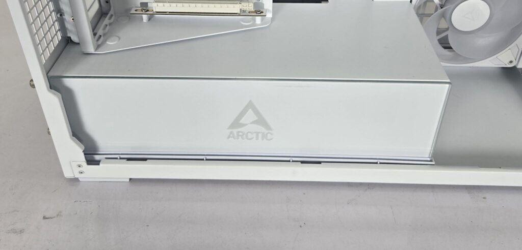 ARCTIC Xtender VG White Case Review: One Case to Rule them All! 21 ARCTIC Xtender VG White Side View 7