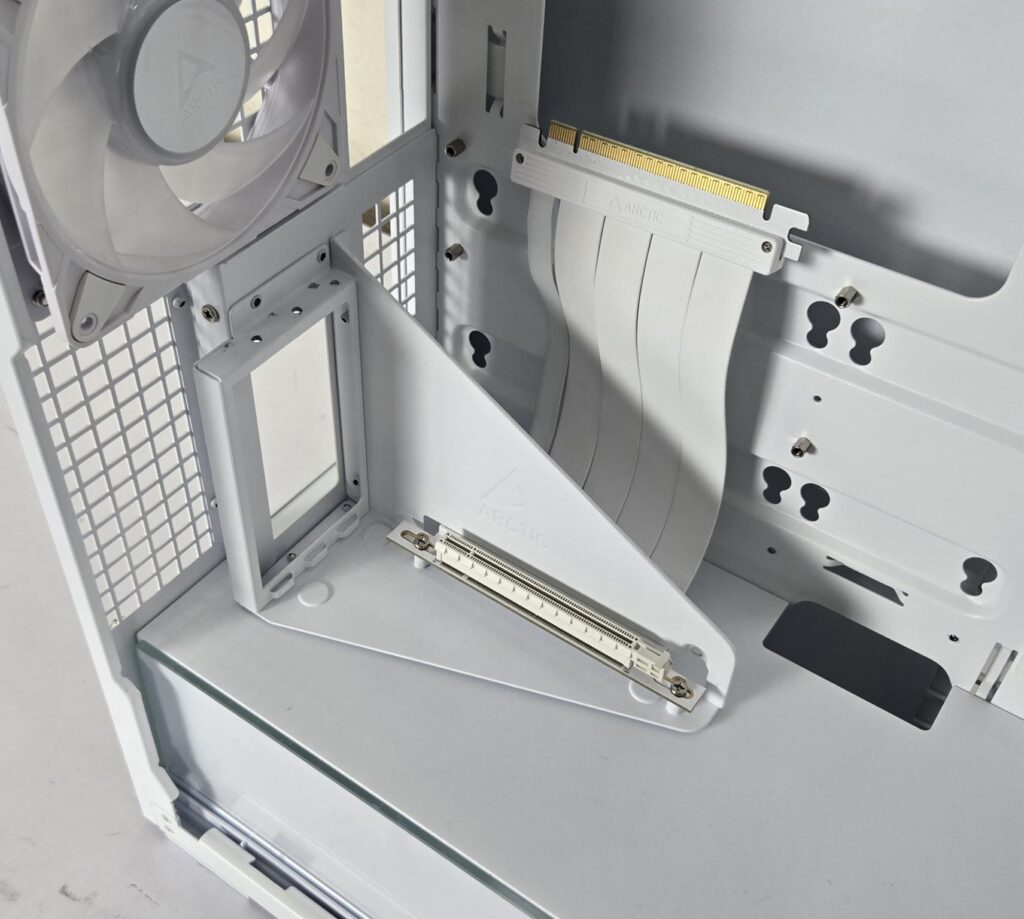 ARCTIC Xtender VG White Case Review: One Case to Rule them All! 22 ARCTIC Xtender VG White Side View 8