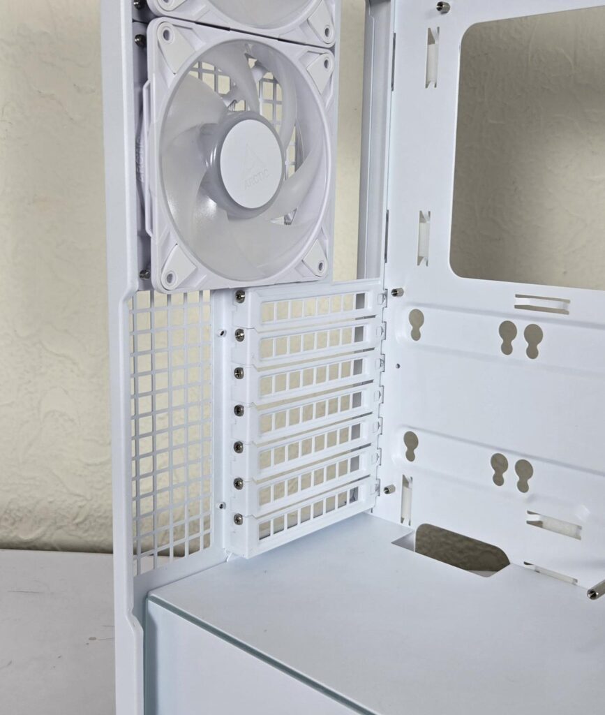 ARCTIC Xtender VG White Case Review: One Case to Rule them All! 27 ARCTIC Xtender VG White Side View 9
