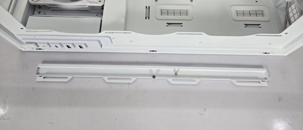 ARCTIC Xtender VG White Case Review: One Case to Rule them All! 10 ARCTIC Xtender VG White Top View 4