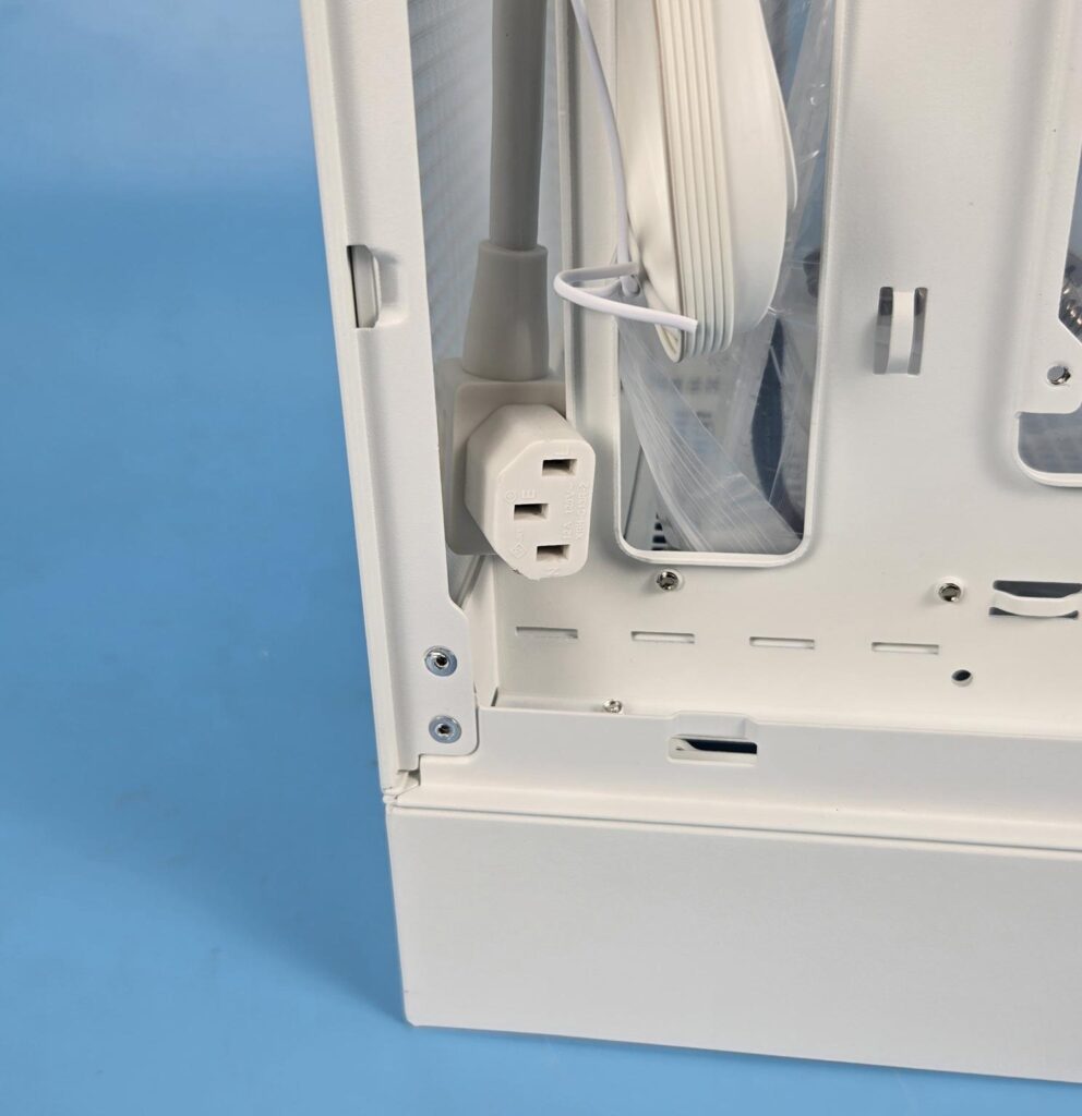 DeepCool CH270 Digital White Review 27 DeepCool CH270 Digital WH Backside View 4