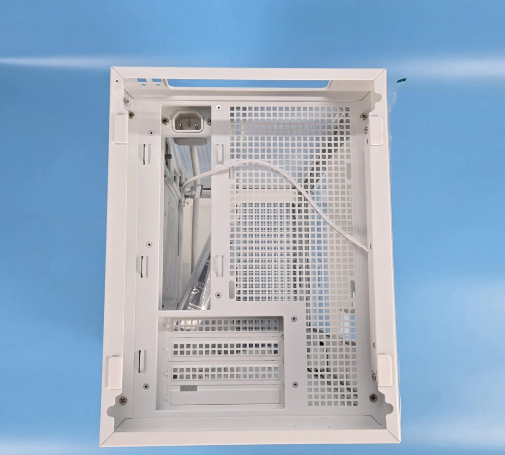 DeepCool CH270 Digital White Review 20 DeepCool CH270 Digital WH Bottom View