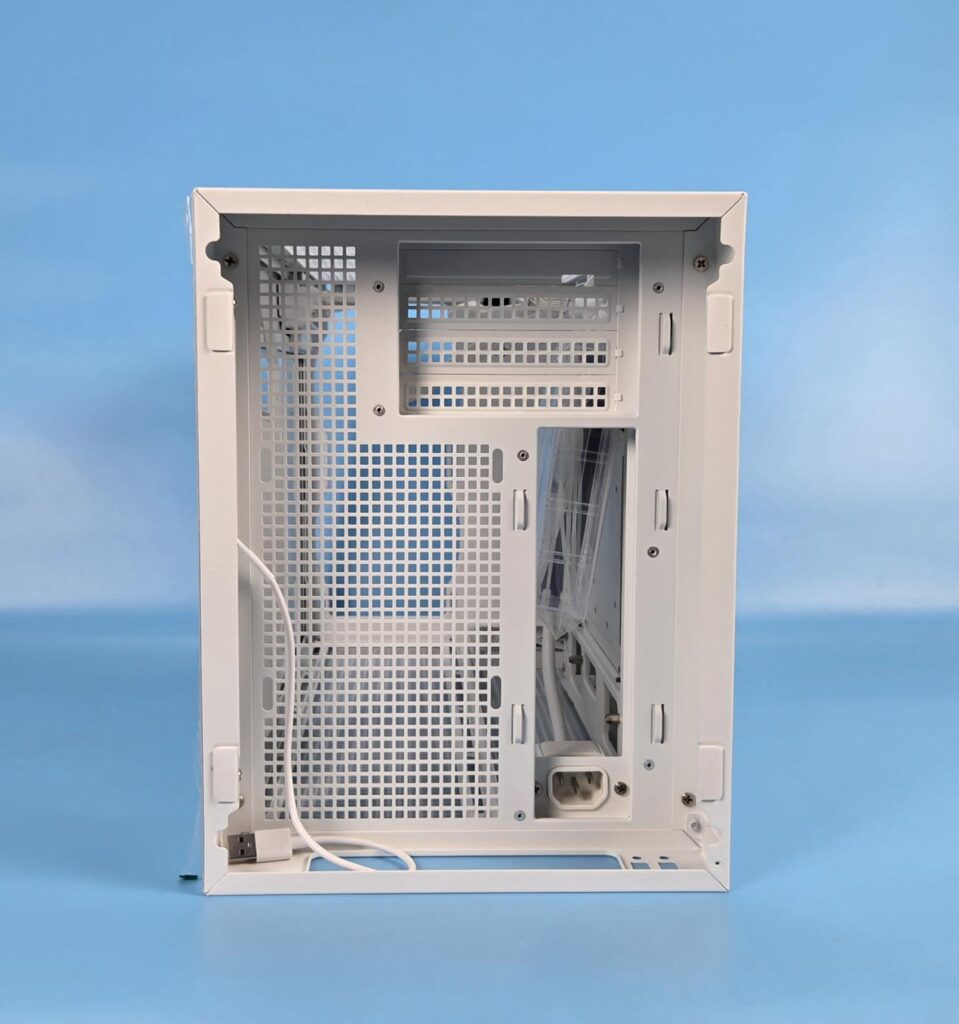 DeepCool CH270 Digital White Review 19 DeepCool CH270 Digital WH Bottom View 2