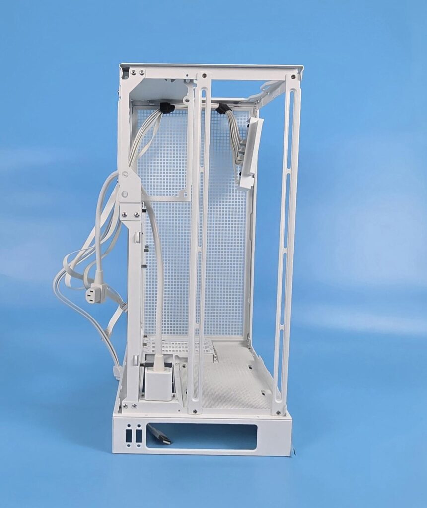 DeepCool CH270 Digital White Review 30 DeepCool CH270 Digital WH Left Side 3