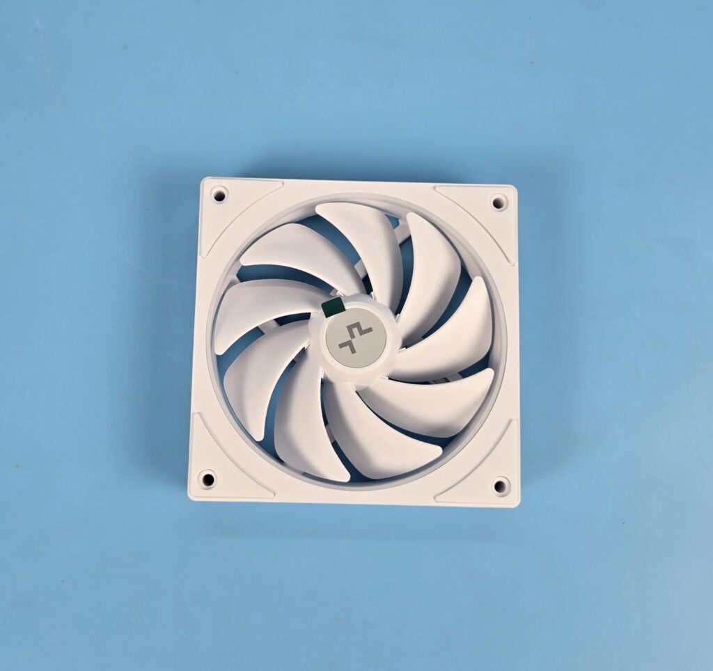 DeepCool LM360 WH Liquid Cooler Review: A True Value King 20 DeepCool LM360 White Fan 1