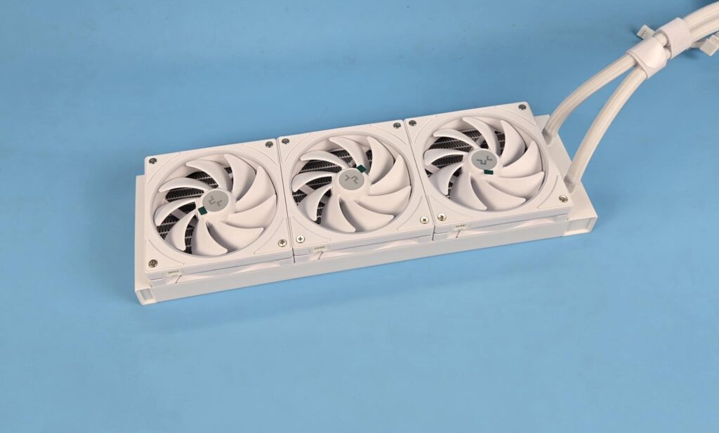 DeepCool LM360 WH Liquid Cooler Review: A True Value King 6 DeepCool LM360 White Radiator 1