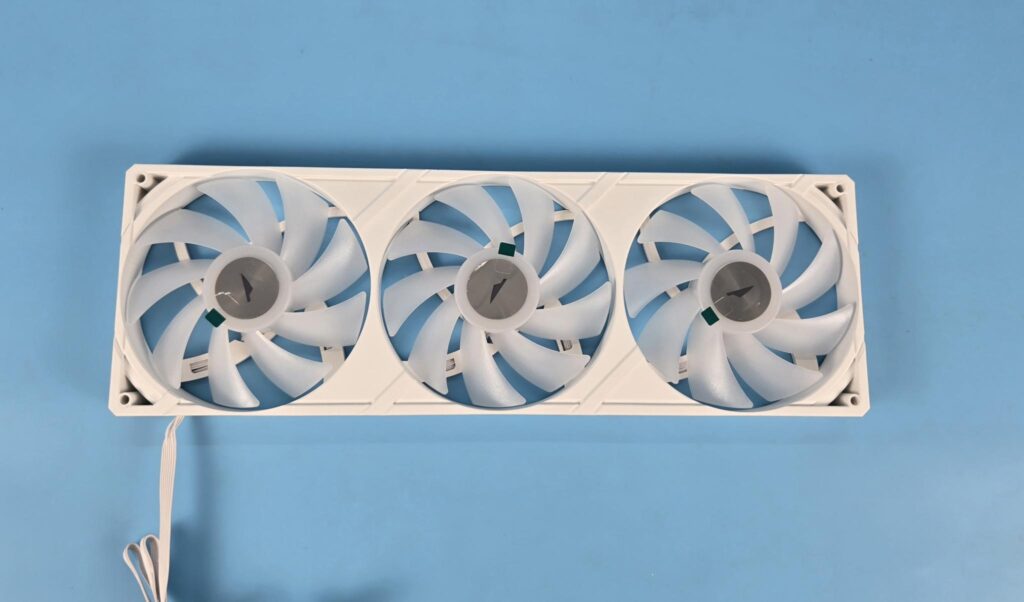 Gamemax Glacier 360 LCD AIO White Review: A Performance Beast 24 Gamemax Glacier 360 White Fan 1
