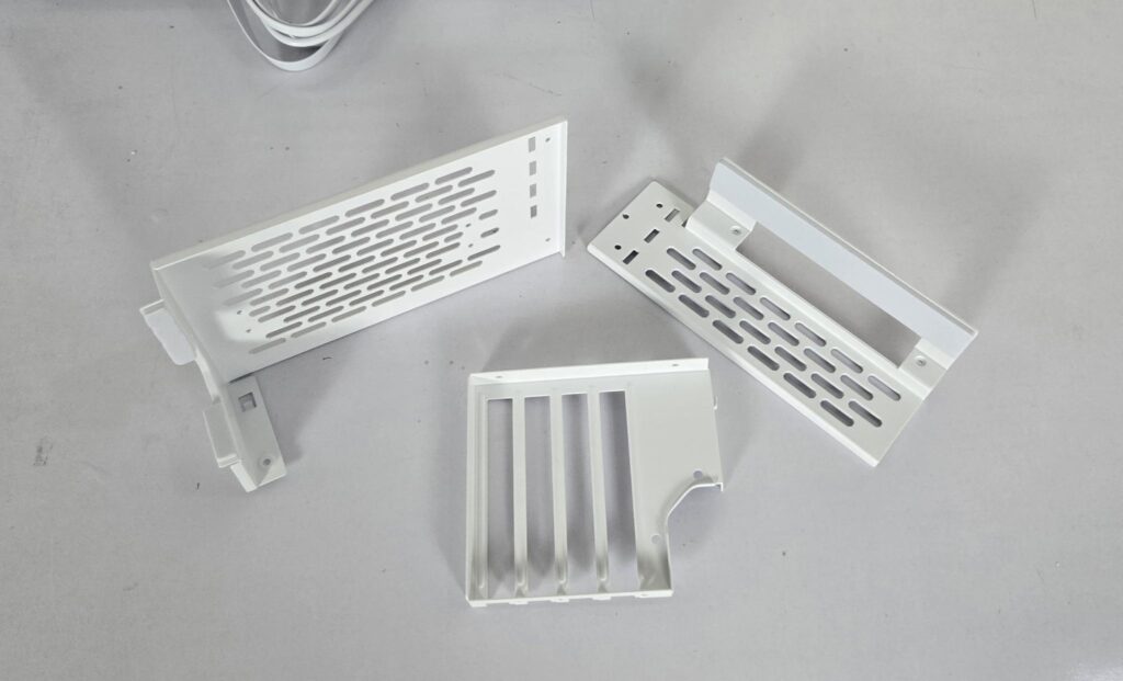Thermaltake CTE E550 TG Snow Edition Review 6 Thermaltake CTE E550 TG Snow Accessory PCIe Brackets