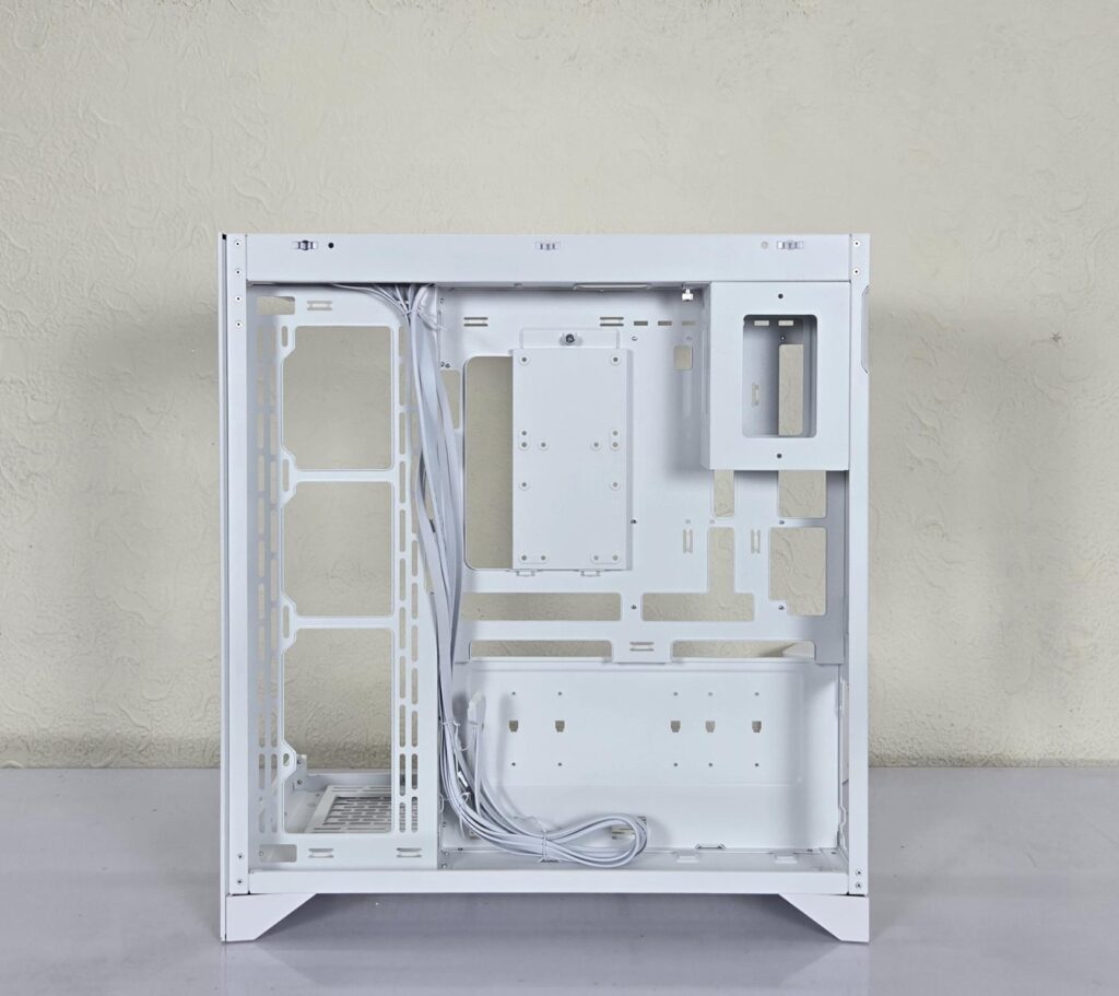Thermaltake CTE E550 TG Snow Edition Review 44 Thermaltake CTE E550 TG Snow Backview 3