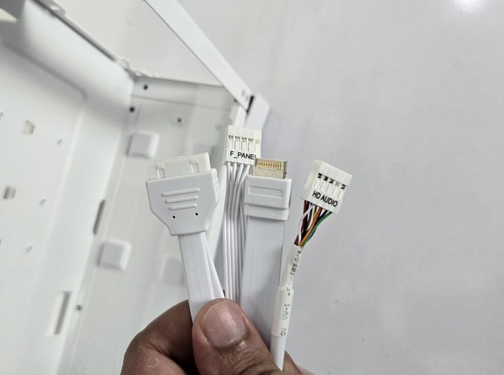 Thermaltake CTE E550 TG Snow Edition Review 50 Thermaltake CTE E550 TG Snow Backview Cables