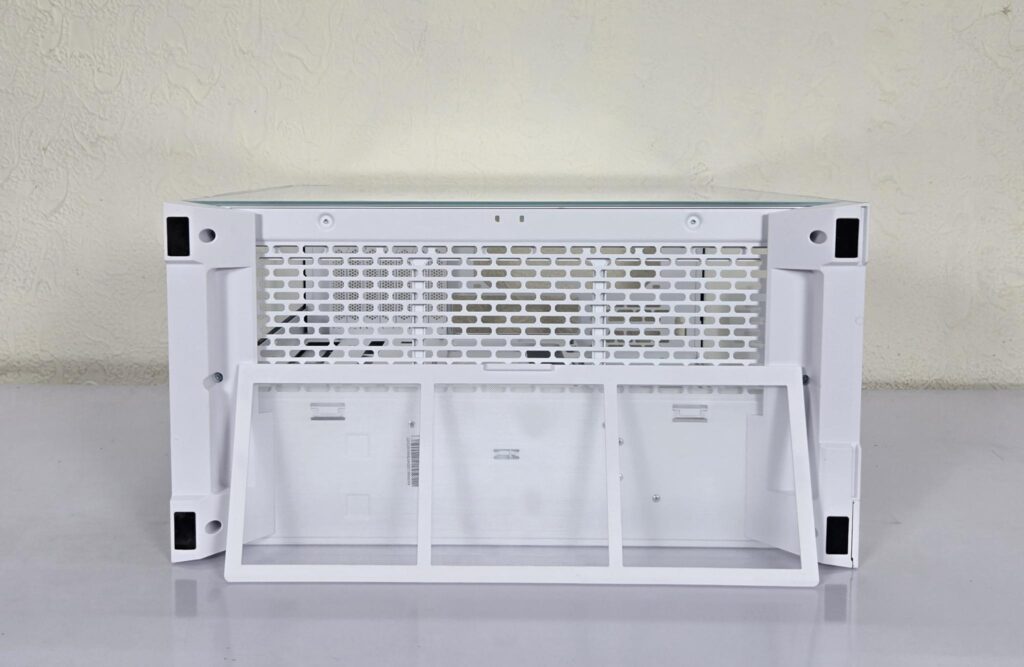 Thermaltake CTE E550 TG Snow Edition Review 13 Thermaltake CTE E550 TG Snow Bottom View