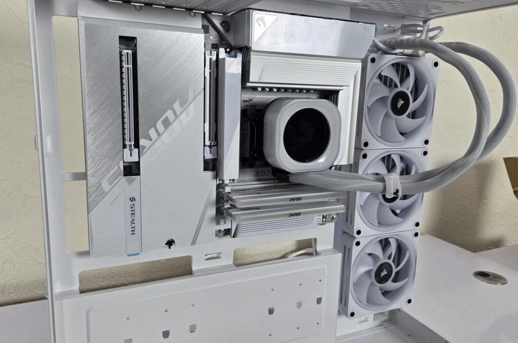 Thermaltake CTE E550 TG Snow Edition Review 53 Thermaltake CTE E550 TG Snow Installation 3
