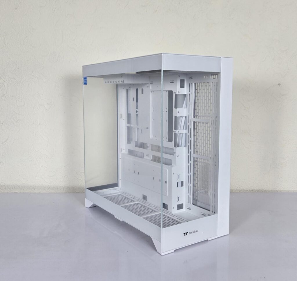 Thermaltake CTE E550 TG Snow Edition Review 8 Thermaltake CTE E550 TG Snow Main
