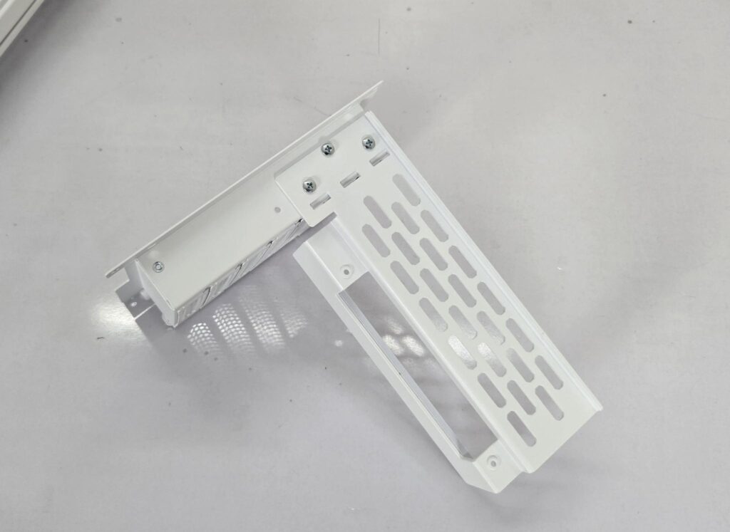 Thermaltake CTE E550 TG Snow Edition Review 25 Thermaltake CTE E550 TG Snow PCIe Bracket 2