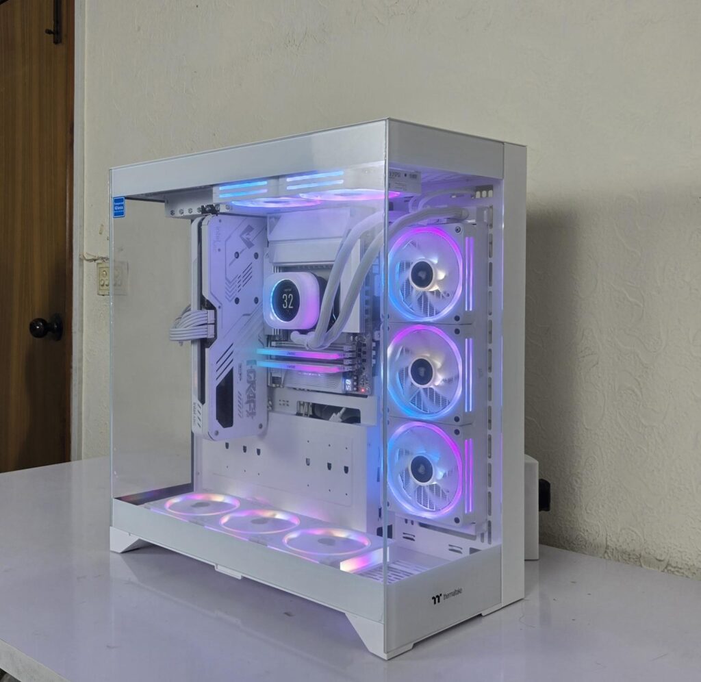 Thermaltake CTE E550 TG Snow Edition Review 60 Thermaltake CTE E550 TG Snow RGB 3