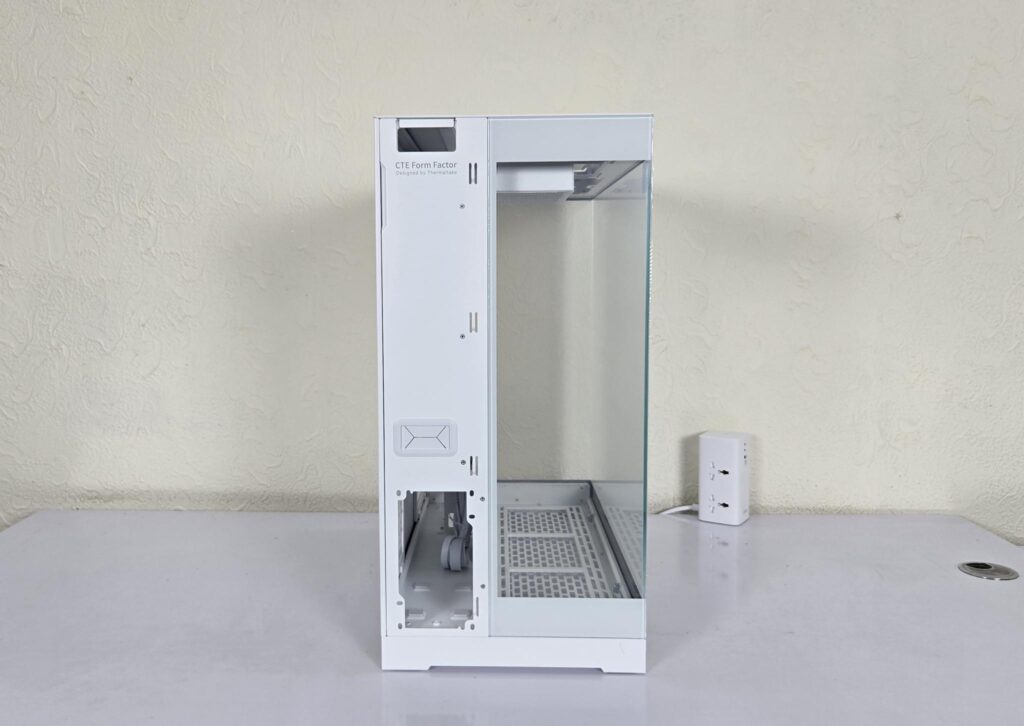 Thermaltake CTE E550 TG Snow Edition Review 11 Thermaltake CTE E550 TG Snow Rear View 1