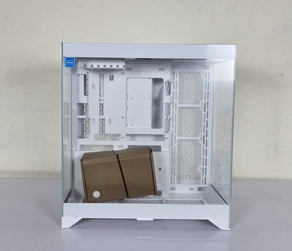 Thermaltake CTE E550 TG Snow Edition Review 32 Thermaltake CTE E550 TG Snow Side View 1