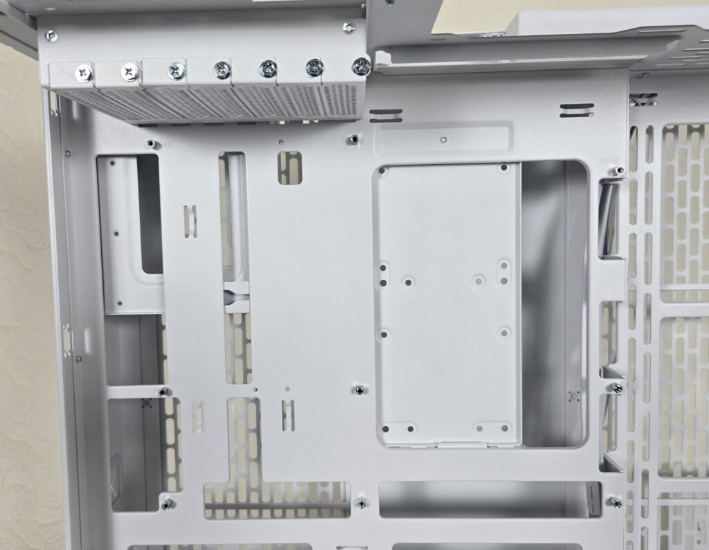 Thermaltake CTE E550 TG Snow Edition Review 41 Thermaltake CTE E550 TG Snow Side View 10