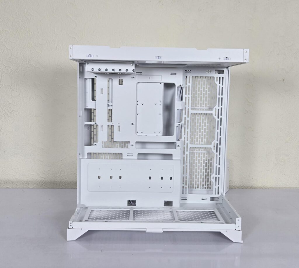 Thermaltake CTE E550 TG Snow Edition Review 35 Thermaltake CTE E550 TG Snow Side View 4