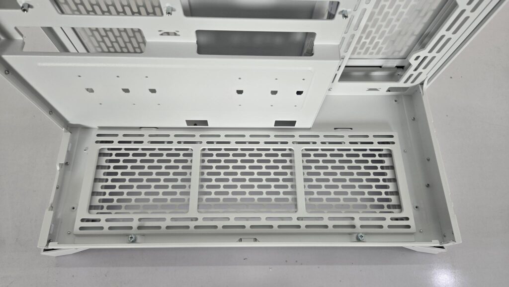 Thermaltake CTE E550 TG Snow Edition Review 37 Thermaltake CTE E550 TG Snow Side View 6