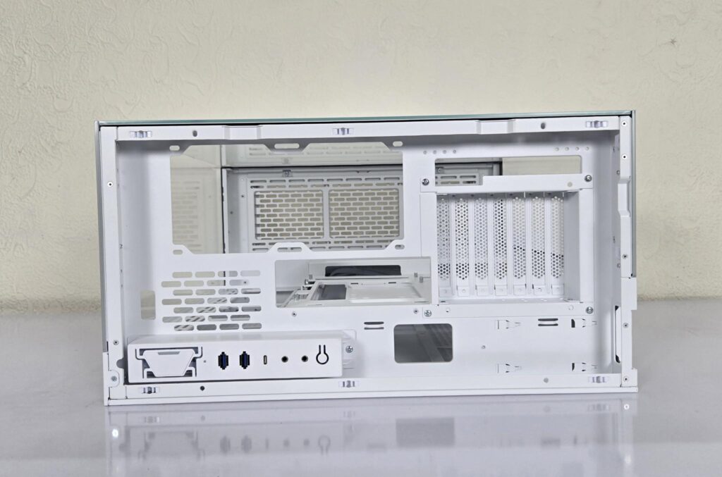Thermaltake CTE E550 TG Snow Edition Review 16 Thermaltake CTE E550 TG Snow Top View 2