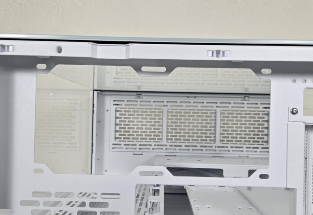 Thermaltake CTE E550 TG Snow Edition Review 17 Thermaltake CTE E550 TG Snow Top View 3