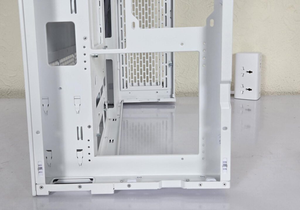 Thermaltake CTE E550 TG Snow Edition Review 20 Thermaltake CTE E550 TG Snow Top View 6