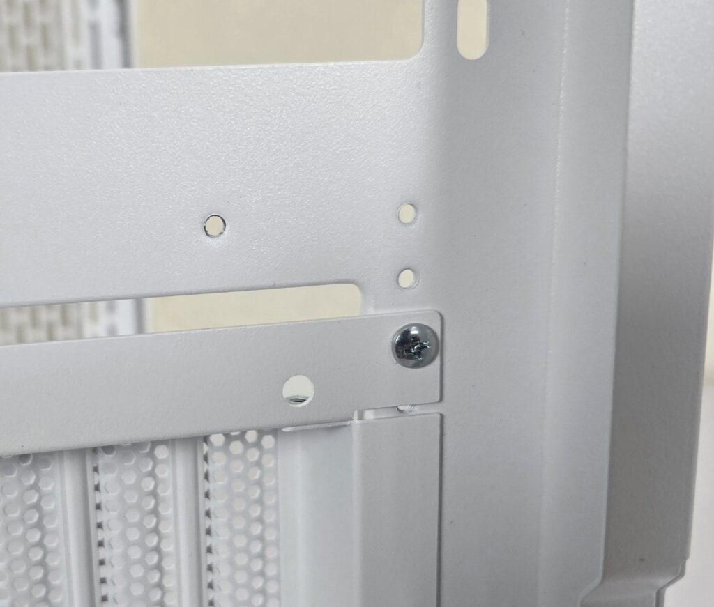 Thermaltake CTE E550 TG Snow Edition Review 22 Thermaltake CTE E550 TG Snow Top View 8