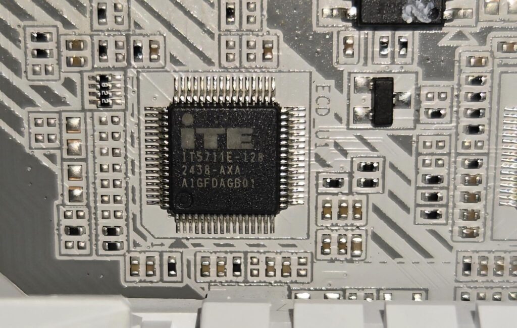 GIGABYTE X870 AORUS STEALTH ICE Review 28 X870 AORUS Stealth ICE Chips IT5711